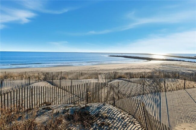 Building Photo - 246 Sand Hill Cove Rd