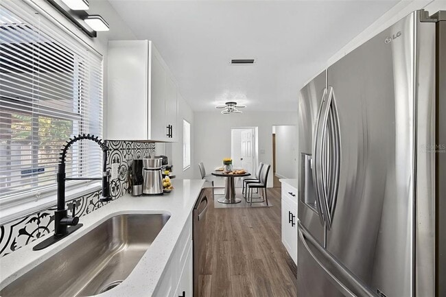 Building Photo - 3034 Touraine Ave