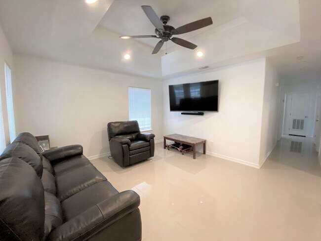 Building Photo - 3Bed/2 Bath Well kept and Upgraded! ( Mcallen TX )