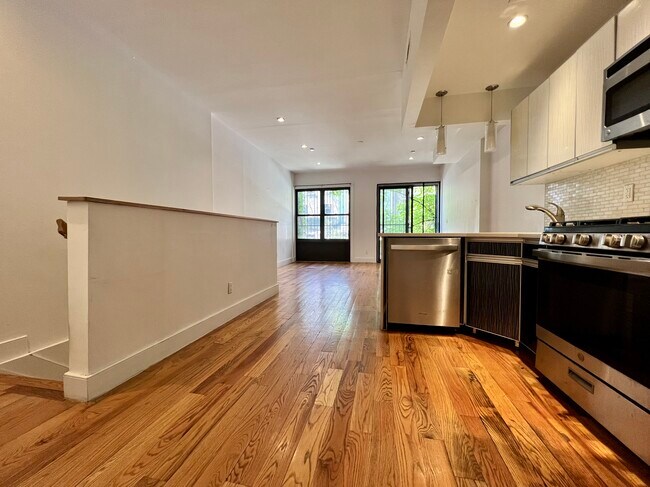 Building Photo - 162 W 120th St