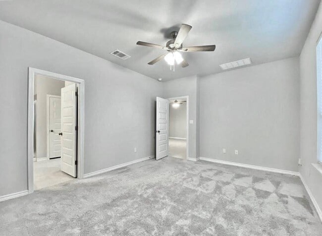 Building Photo - 816 Alta Wy