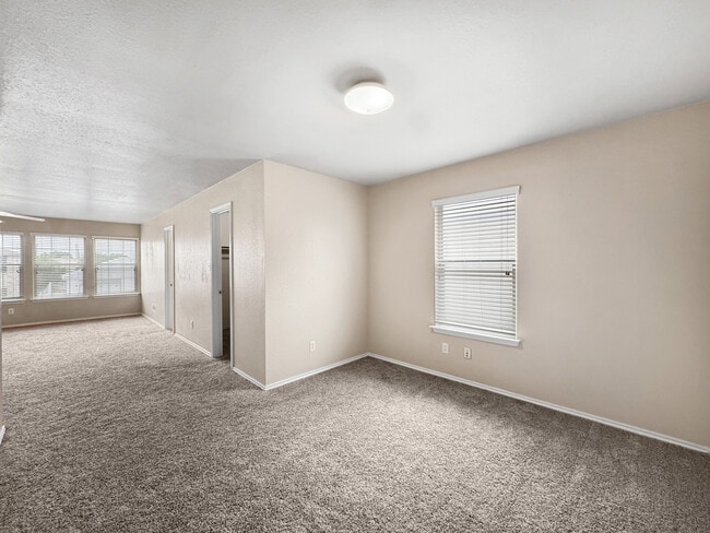 Building Photo - 8211 Heights Valley