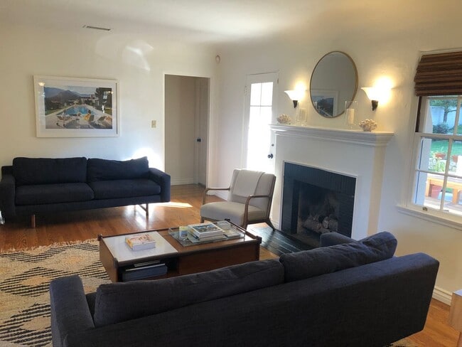 Building Photo - Valmonte Beauty 2 Bedroom Beautiful Home  on Corner Lot with Huge yard