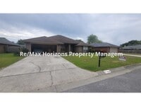 Building Photo - Great Pace Home in Twelve Oaks Plantation!