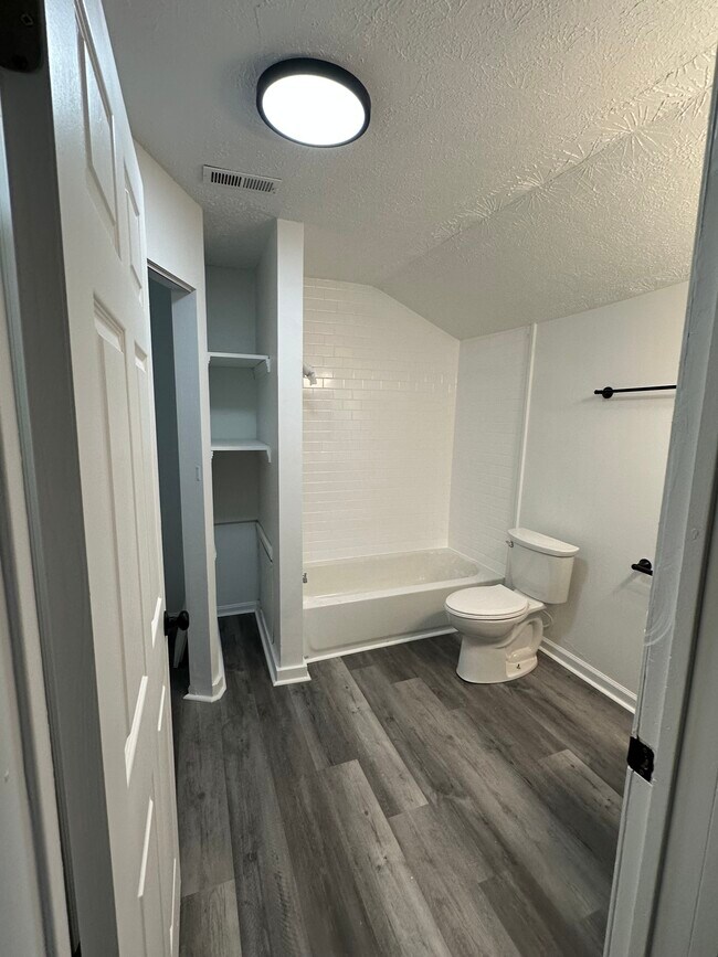 Building Photo - 3018 Alice Ave