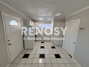Building Photo - Modern, Solar Energy, 2-Bedroom detached Casita!