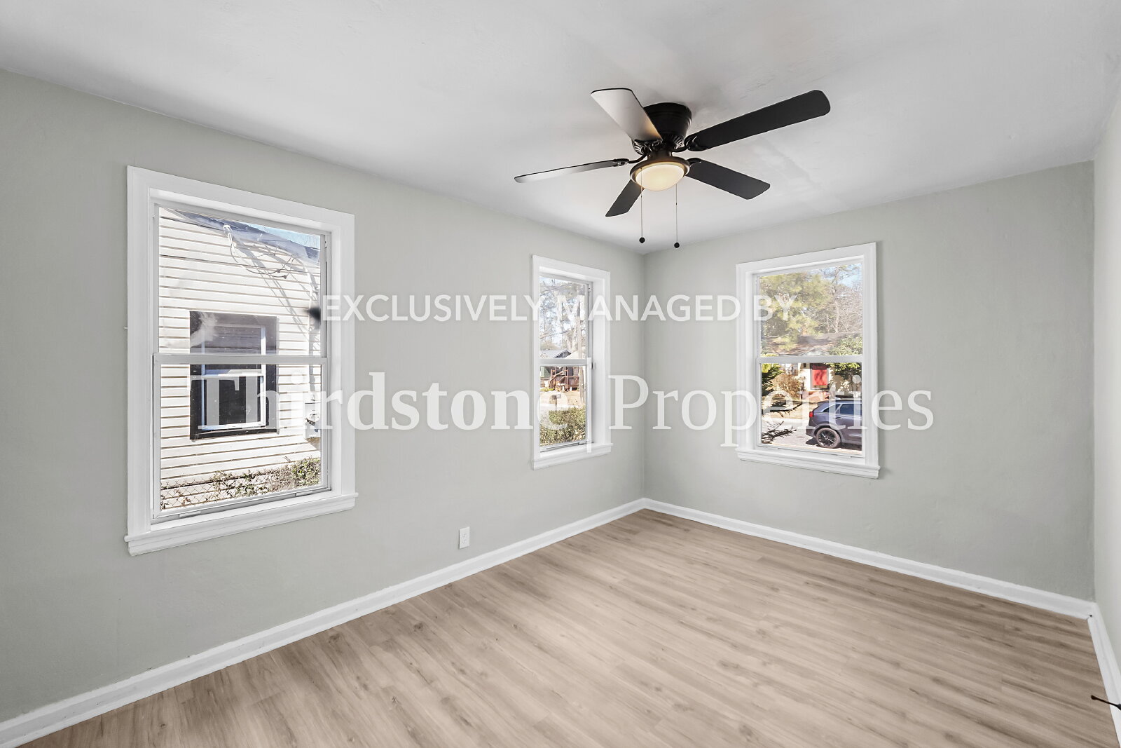 Building Photo - 4554 Crescent St