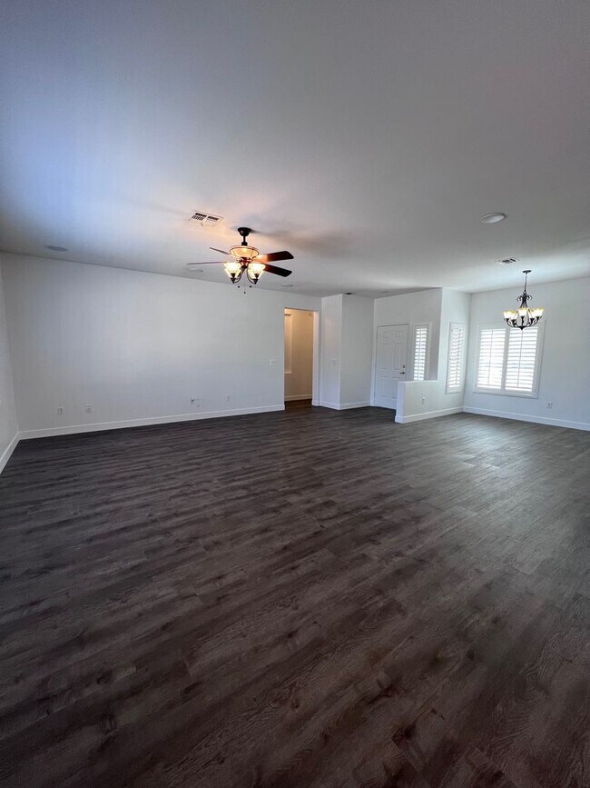 Building Photo - Freshly Upgraded 55+ Sun City Anthem