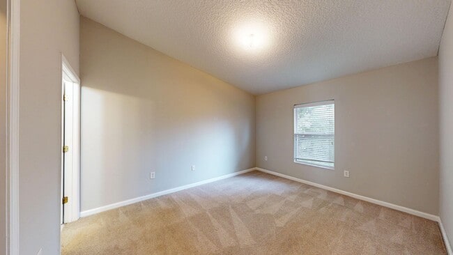 Building Photo - Spacious 3 Bedroom Condo in Villa Beauclerc for rent!