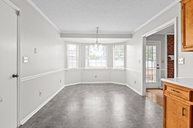 Building Photo - 622 Ridgefield Dr
