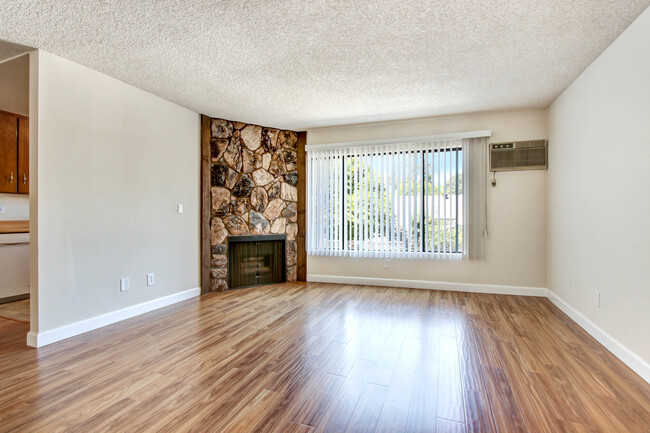 Building Photo - 3415 McLaughlin Ave in Mar Vista!  Steps t...