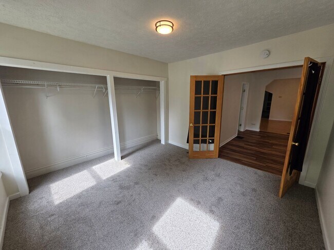 Building Photo - South Wedge Large 2 Bedroom Half House 1st...