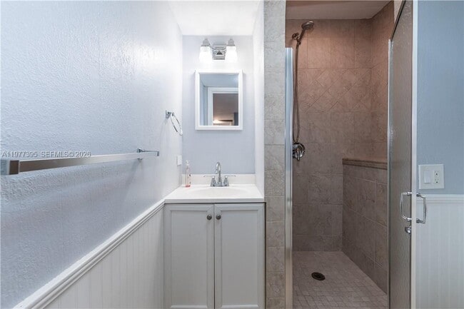 Building Photo - 681 S Hollybrook Dr