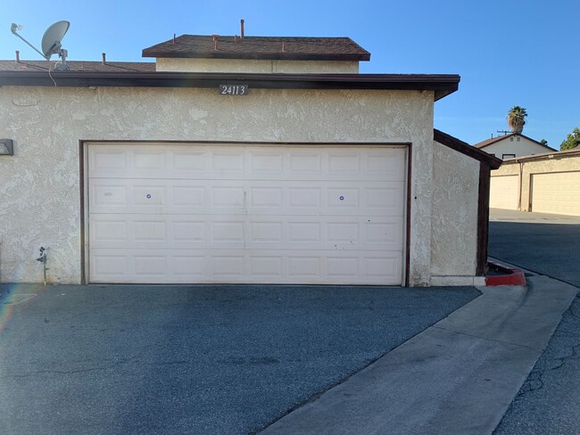 Building Photo - WELCOME TO YOUR NEW HOME IN MORENO VALLEY