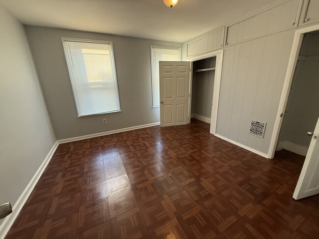 Building Photo - 1104 Baring St