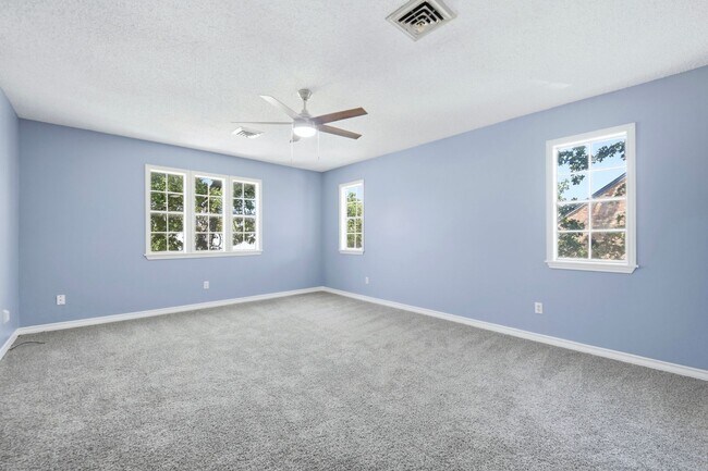 Building Photo - 2508 Memorial Dr