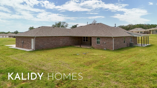 Building Photo - 1660 Salma Rd