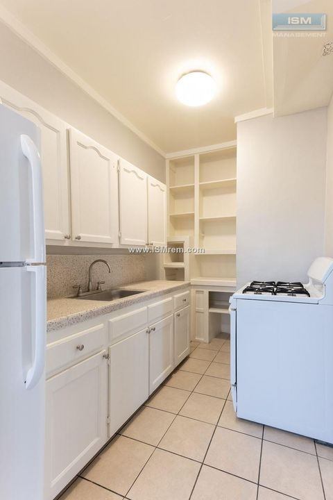 Building Photo - 43rd Place Apartments
