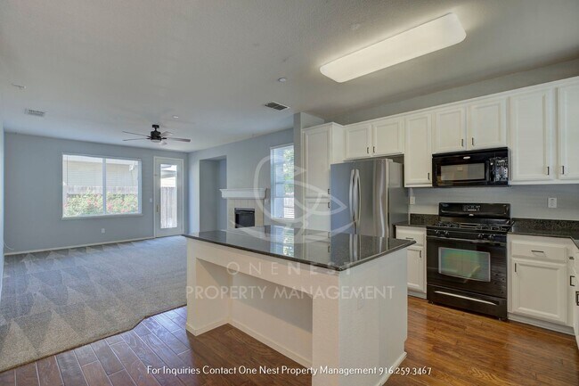 Building Photo - Stunning 3 bedroom 3 bathroom Lincoln Cros...