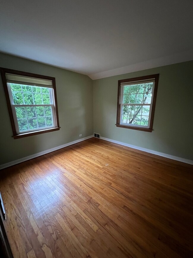 Building Photo - 48 N Linden Ave