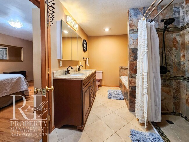 Building Photo - 2113 Brashem Ave