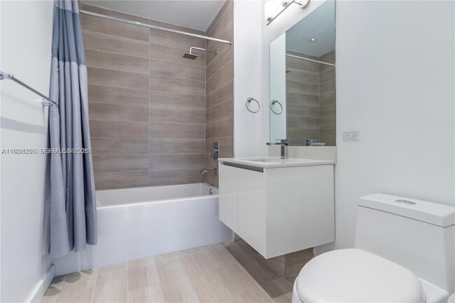 Building Photo - 1600 SW 1st Ave