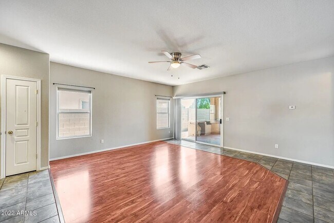 Building Photo - Golf Course Views! Quiet Cul-de-Sac! Updat...