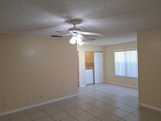 Building Photo - 3470 Pinewalk Dr N