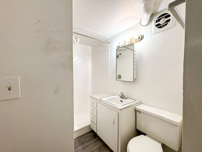 Building Photo - 775 E 820 N