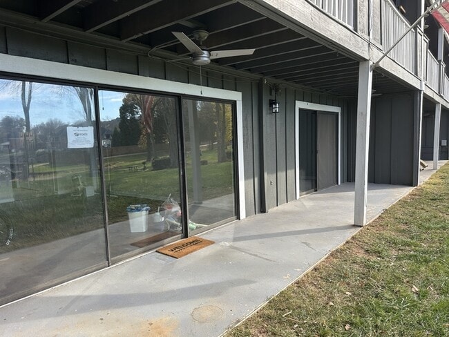 Building Photo - NEW TO MARKET: 2 BR 2 Bath Ground Level Waterfront Condo