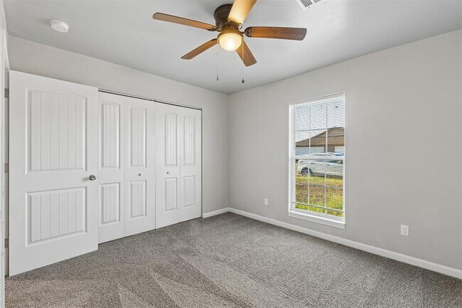 Building Photo - 401 Debra Ct