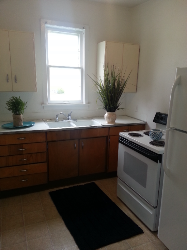 Building Photo - 458 3rd St NE