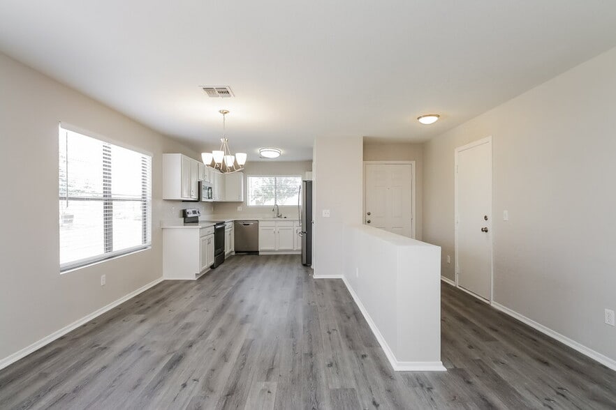 Building Photo - 1307 S San Vincente Ct