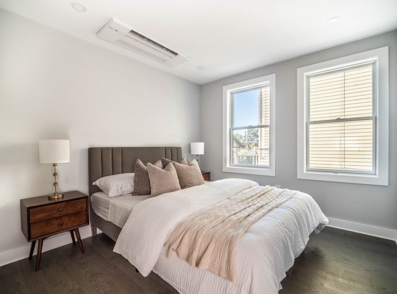 Building Photo - 58 Byron St