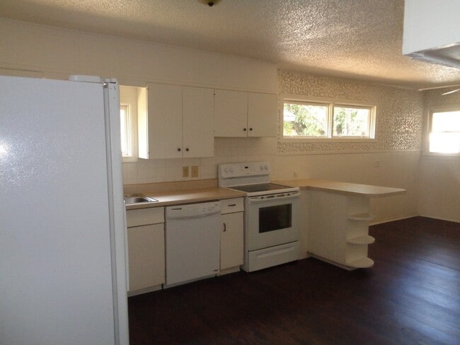 Building Photo - FOUR BEDROOM