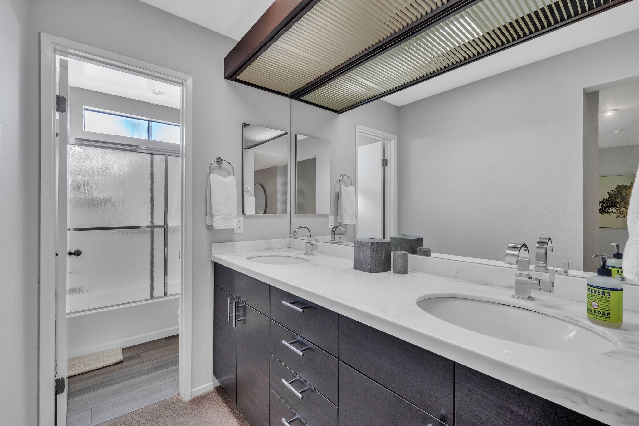 Master bathroom - 909 N Sierra Bonita Ave