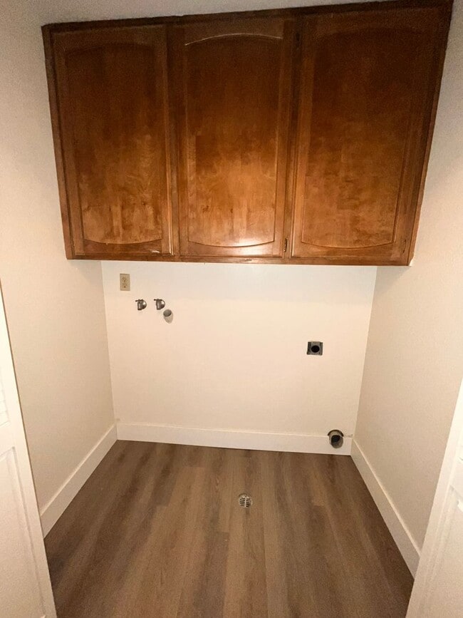 Building Photo - Move in Special see ad