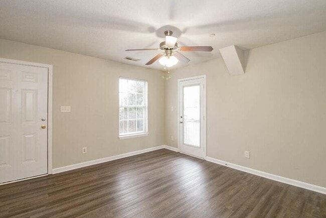 Building Photo - 1640 Golf Club Ln