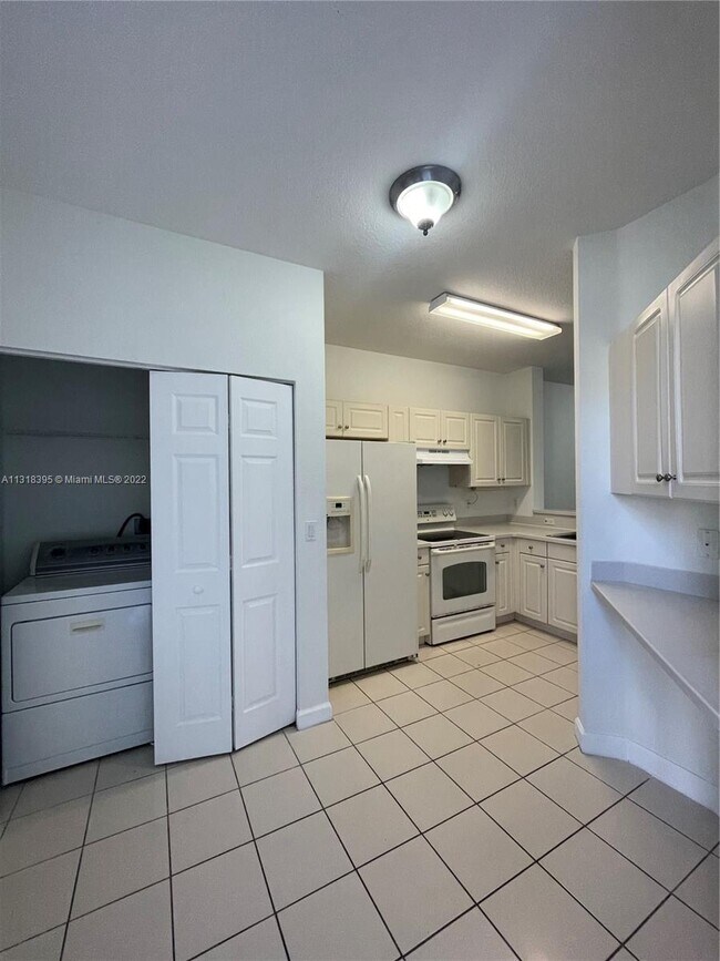 Building Photo - 4130 Napoli Lake Dr
