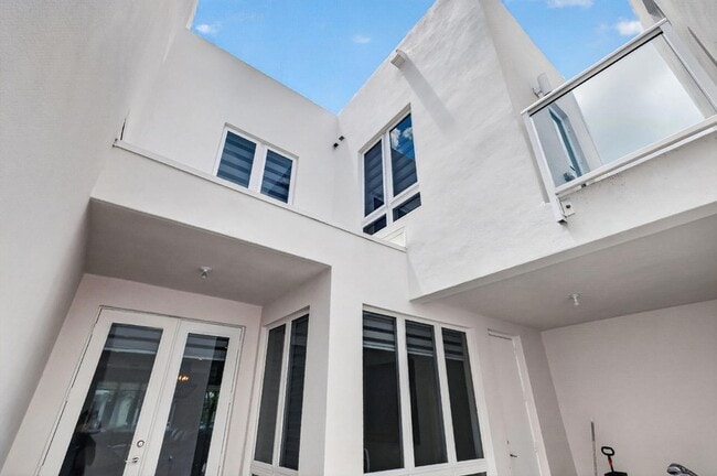 Building Photo - 6461 NW 103rd Psge
