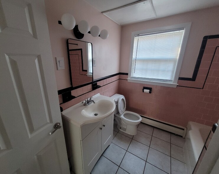 Building Photo - 98 Magnolia St