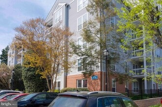Building Photo - 3176 Summit Square Dr