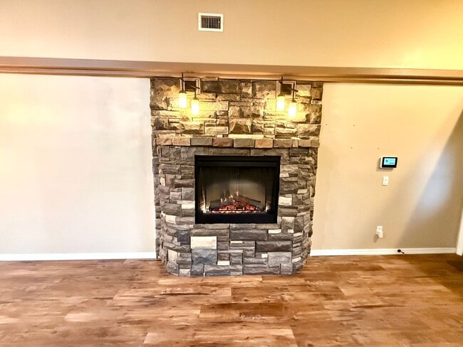 Building Photo - Beautiful 3-Bedroom Home with Solar!—Near Hualapai Mountain Rd