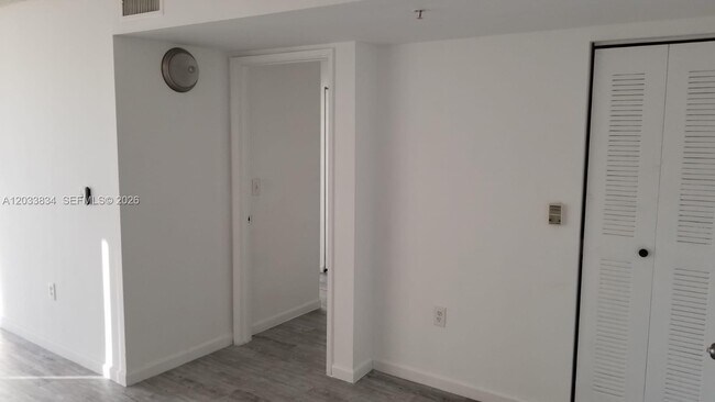 Building Photo - 7856 Sonoma Springs Cir