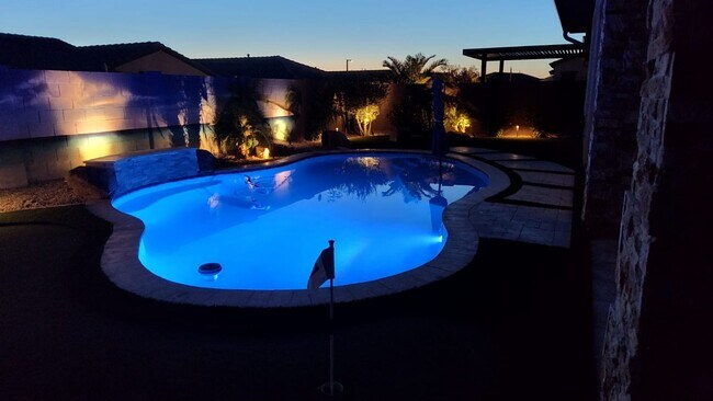 Building Photo - Beautiful 3 bedroom with pool in Cantamia!