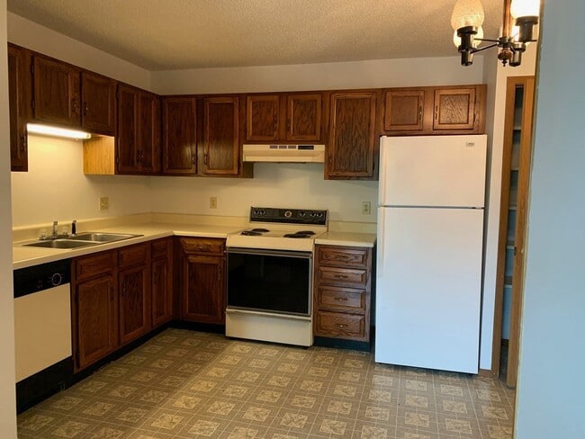Building Photo - 2 br, 2 bath House - 16 Woodland Oaks Apt 8