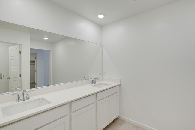 Building Photo - NEW BUILD 3 BEDROOM TOWNHOME IN CADENCE