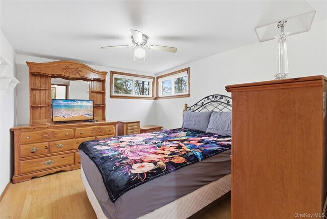 Building Photo - 19 King St