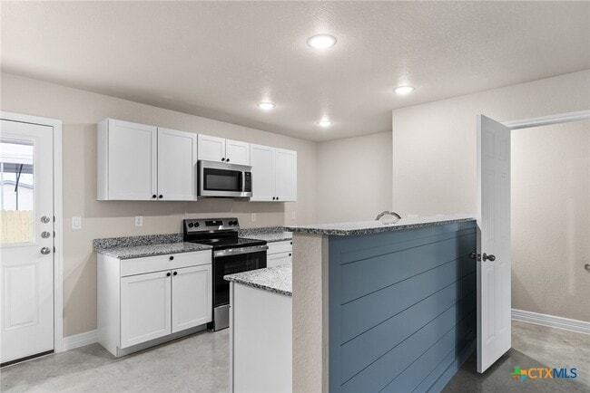 Building Photo - 803 Meadow Cir