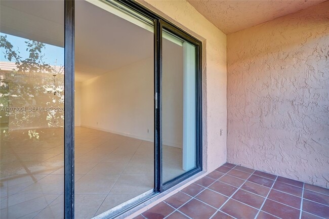 Building Photo - 231 Lakeview Dr
